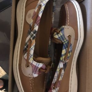Brand new sperrys